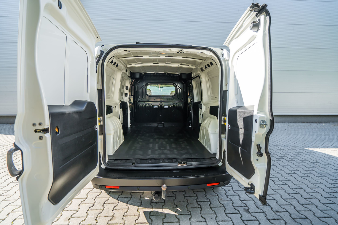 berauto_siofok_fiat-doblo-1-6-mjet-cargo-combi-maxi-sx